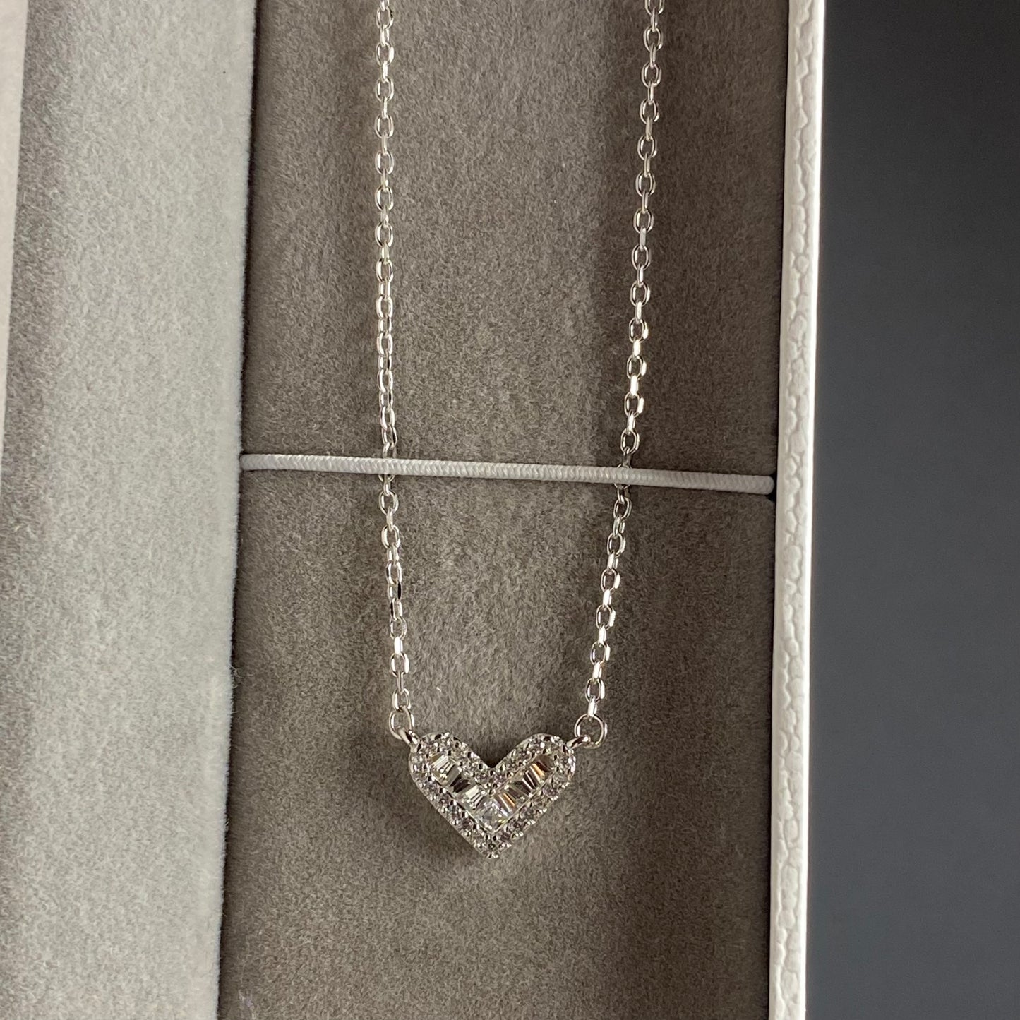 HEARTIVA NECKLACE