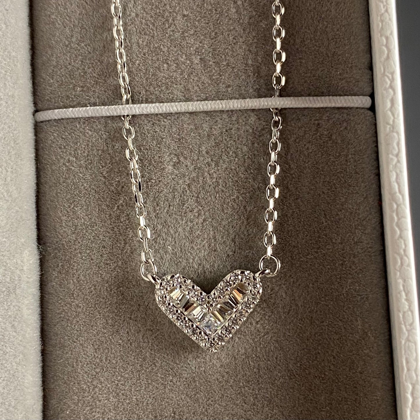 HEARTIVA NECKLACE