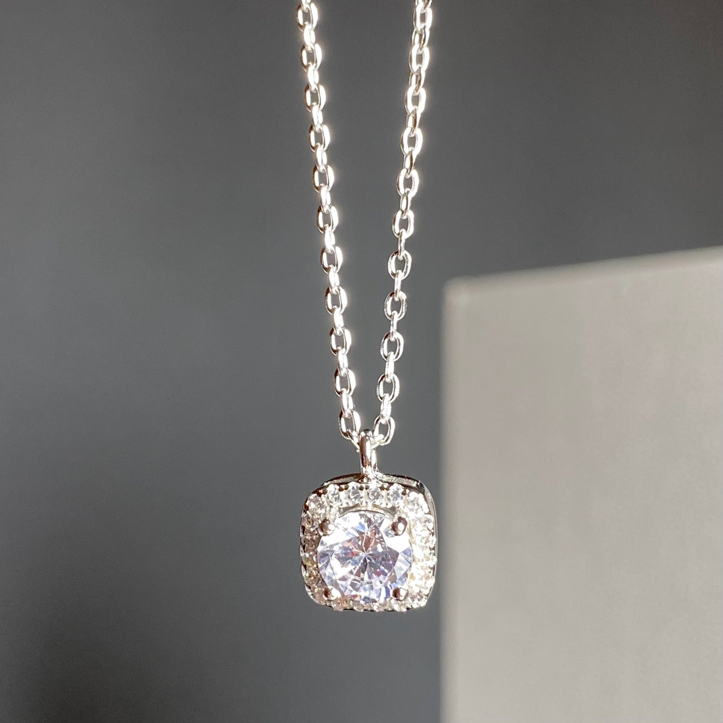 GLIMORA NECKLACE