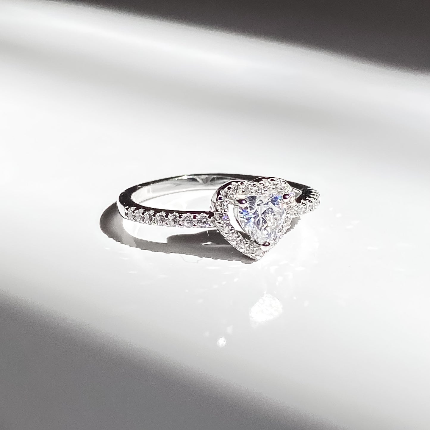 HEART RING | WHITE
