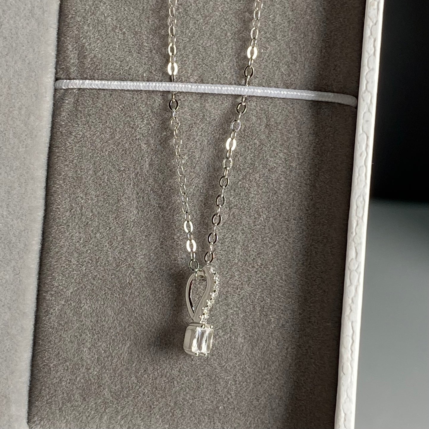 Lily | NECKLACE