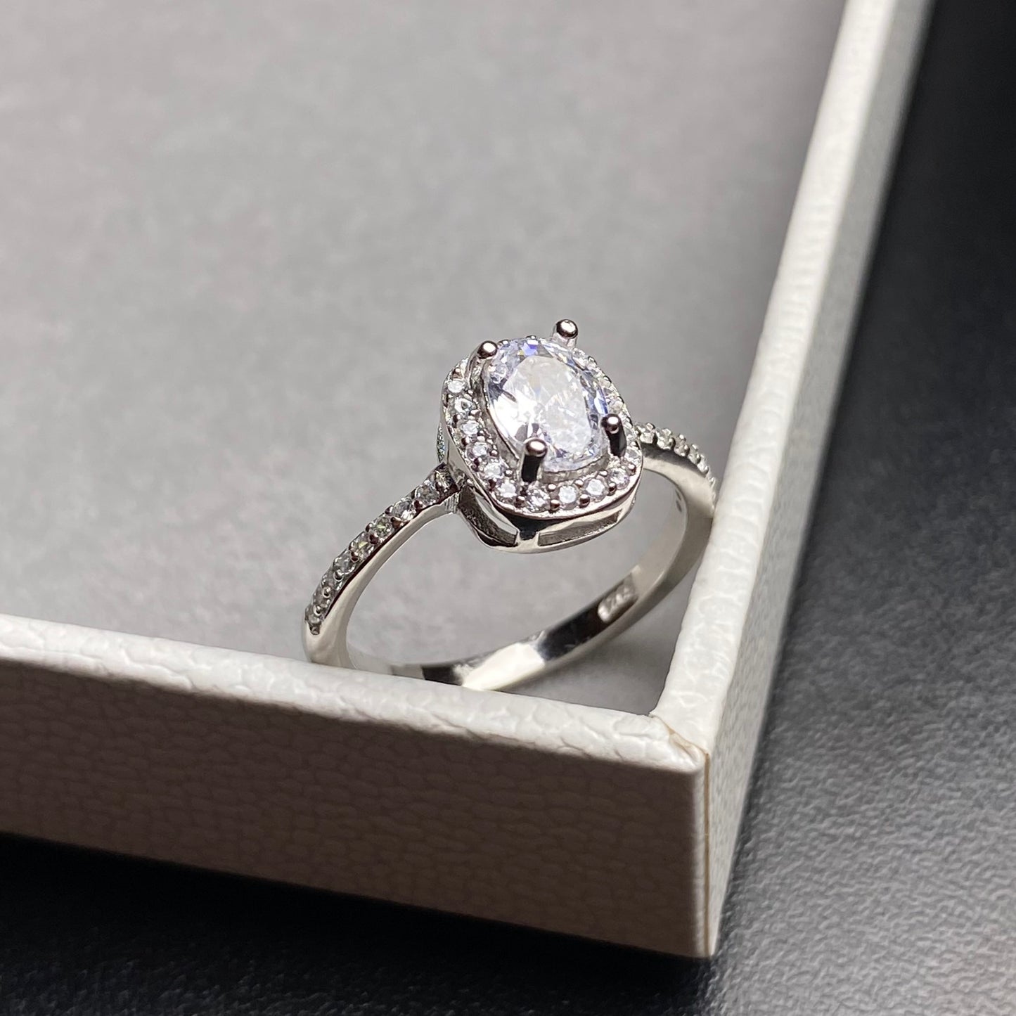 ALLURE RING