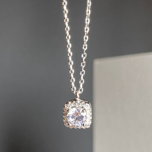 GLIMORA NECKLACE