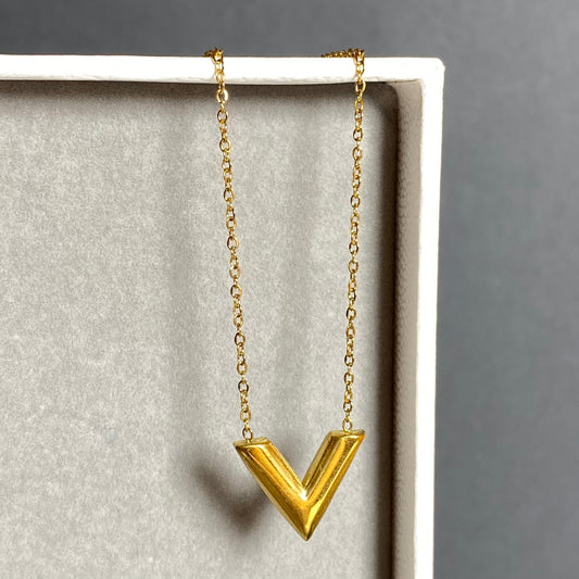 V NECKLACE